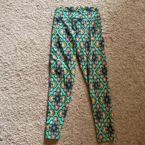 Liquido patterned leggings size medium